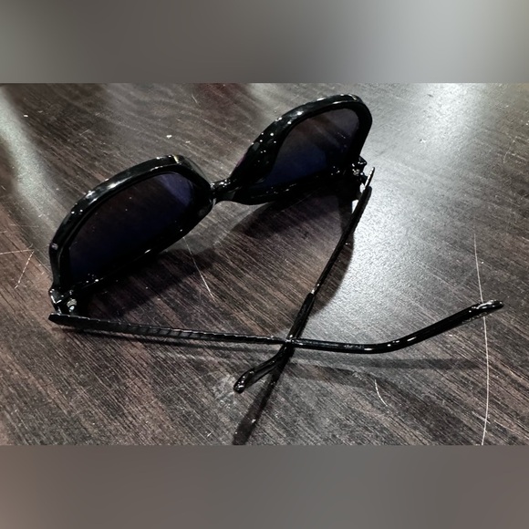 Quay Sunglasses (e)​​​ - Picture 3 of 5